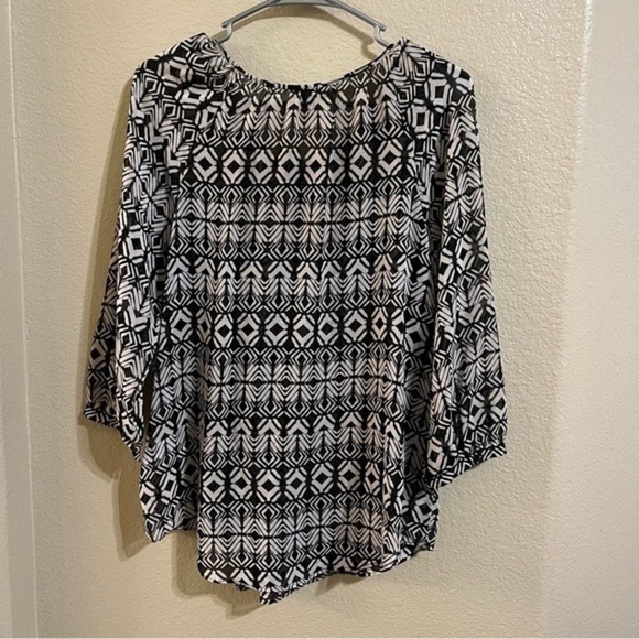 Geometric print tunic blouse - Picture 4 of 6
